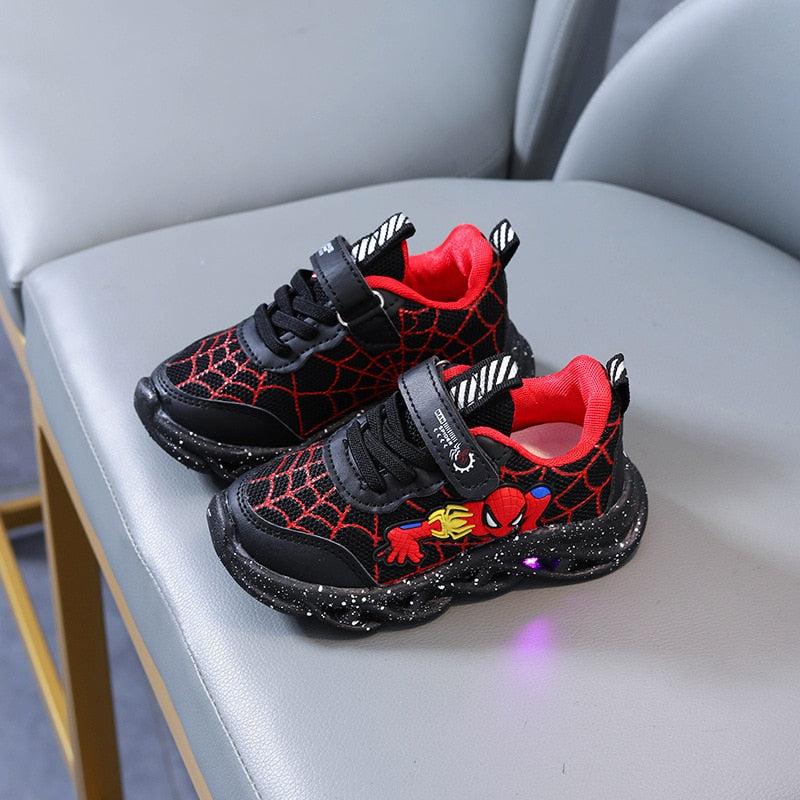 Descubra a Magia nos Pés com o Tênis do Homem-Aranha com luzes de led!