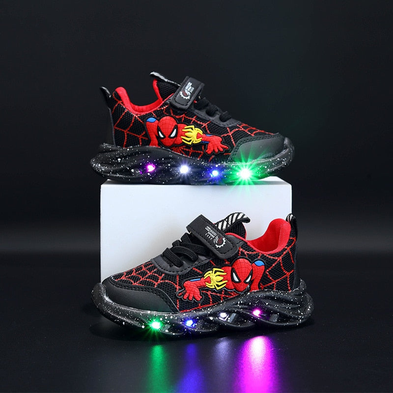 Descubra a Magia nos Pés com o Tênis do Homem-Aranha com luzes de led!